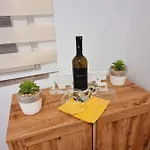 Bellavista Hostel *