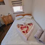 Bellavista Hostel *