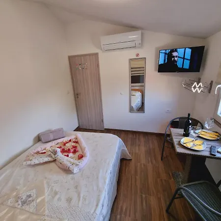 Bellavista Hostel *