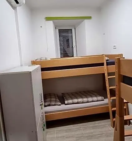 Bellavista Hostel *
